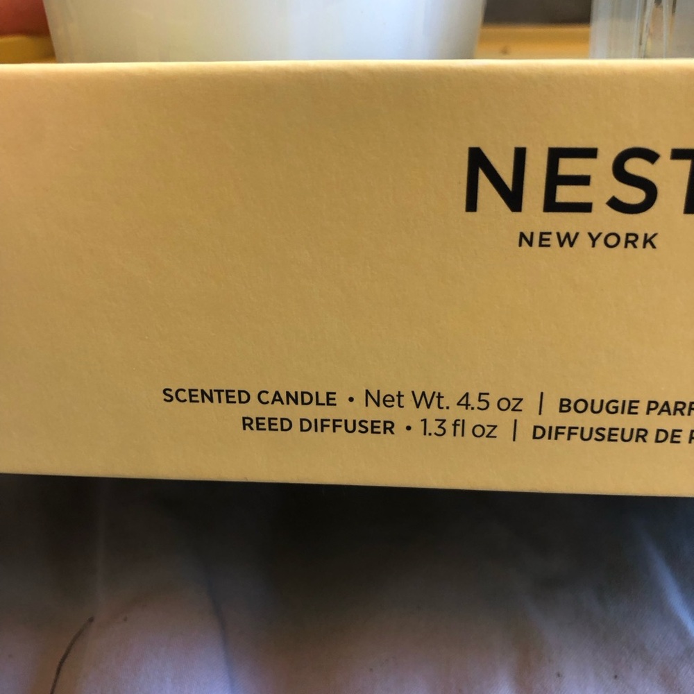 NEST Yellow Gift Set - Candle & Reed Diffuser Grapefruit - Picture 5 of 7